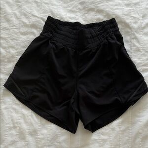 Lululemon hotty hot 4” shorts
